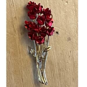 Vintage DM97 Brooch/pin. Satin Red Bouquet of Roses. Gold Tone. Marked. Holiday